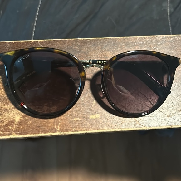 Gucci sunglasses - Picture 1 of 3